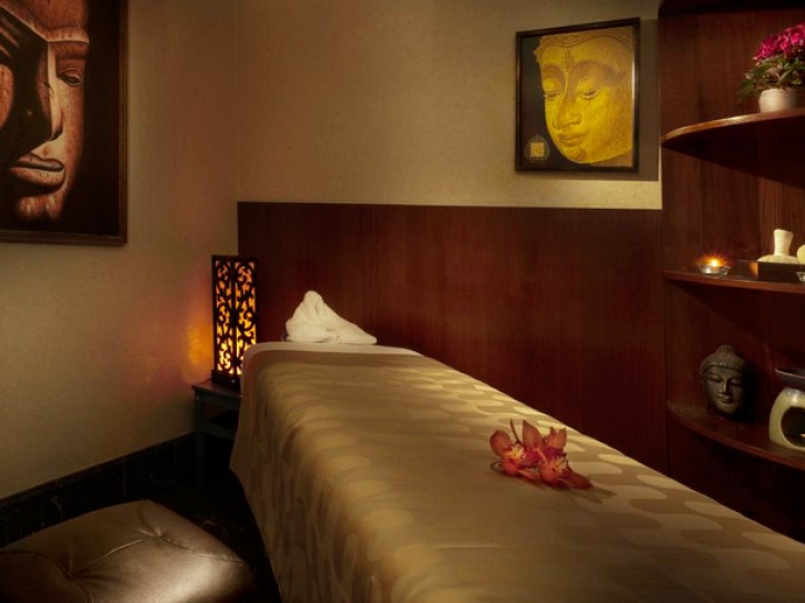 Luxury Hotel Card image
