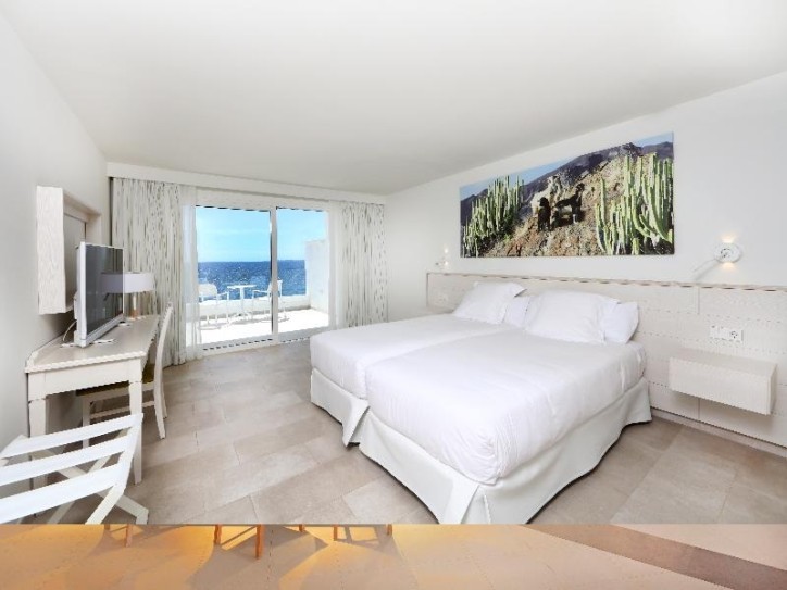 Wheelchair friendly hotel Card image