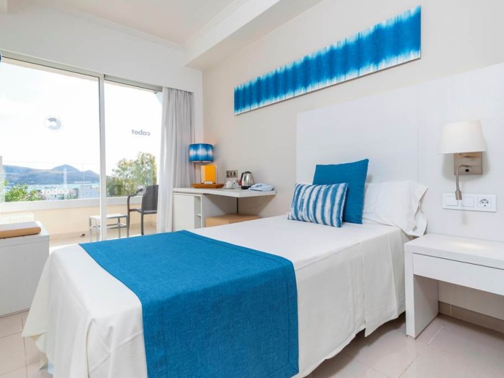 Wheelchair friendly beach hotel Card image