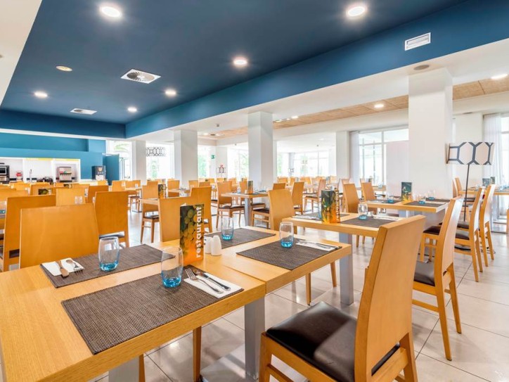Wheelchair friendly beach hotel Card image
