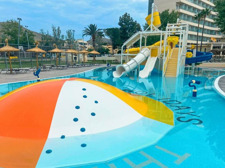 Wheelchair friendly beach hotel Card image