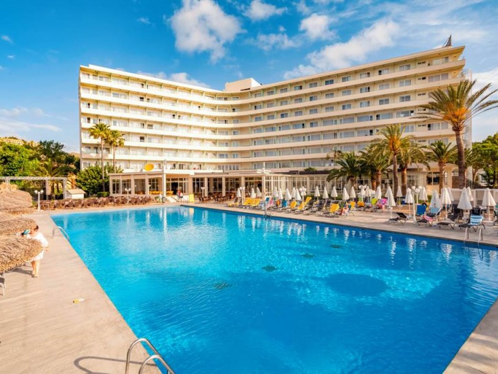Wheelchair friendly beach hotel Card image
