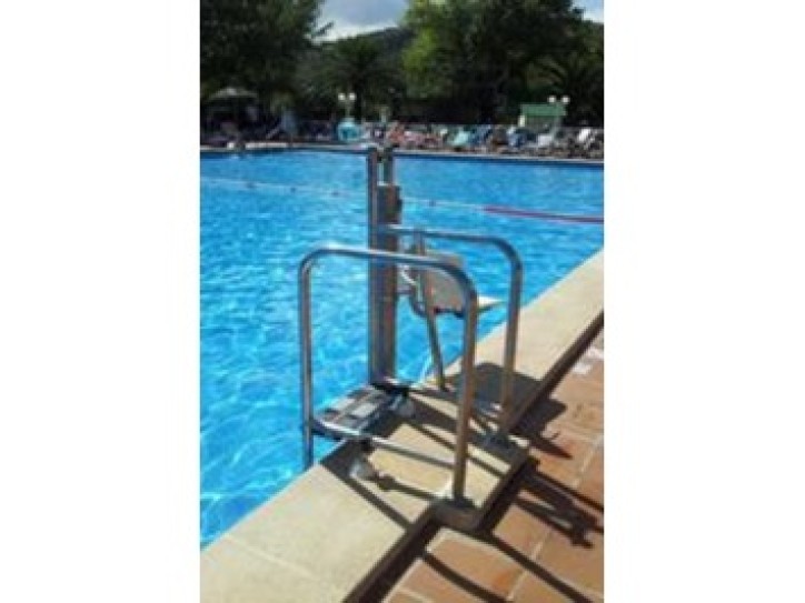 Wheelchair friendly beach hotel Card image