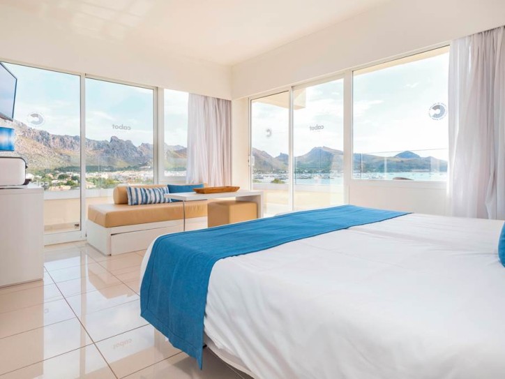 Wheelchair friendly beach hotel Card image