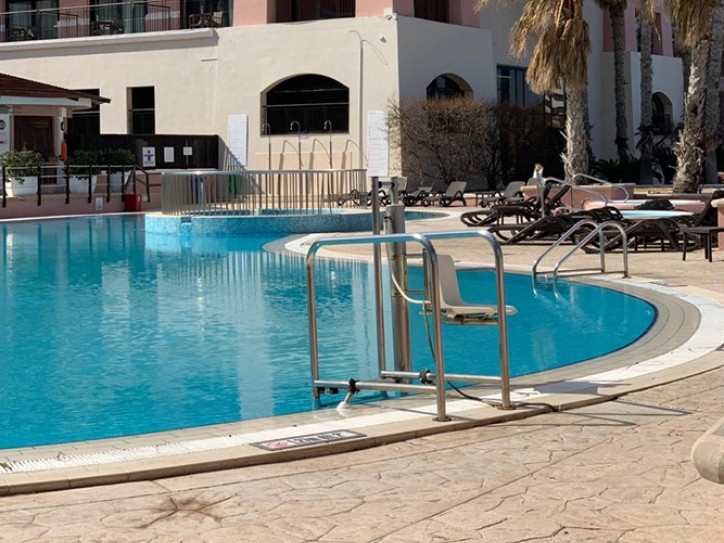 Acessible Beach Hotel Card image