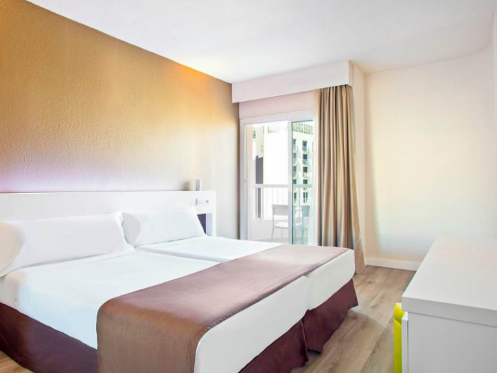 Acessible Beach Hotel Card image