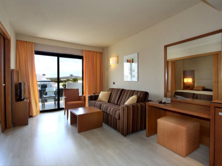Luxury Accessible Beach Hotel Card image