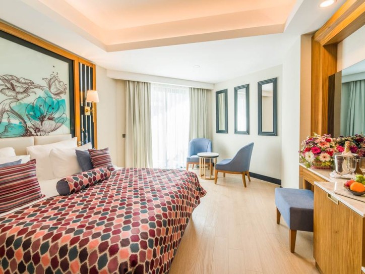Relax by the Sea at Our Accessible Luxury Beach Hotel Card image