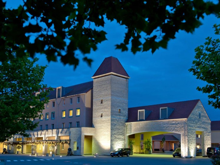 Disneyland Paris Resort Hotel Card image
