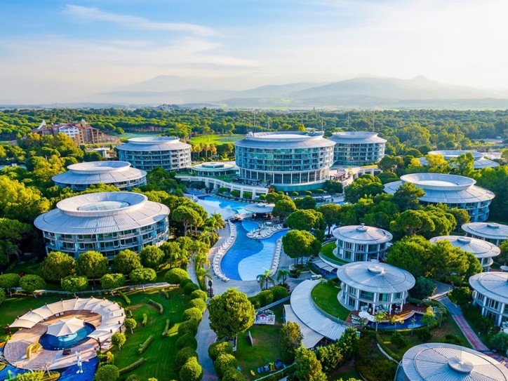 Where Accessible Luxury Meets the Ocean Card image