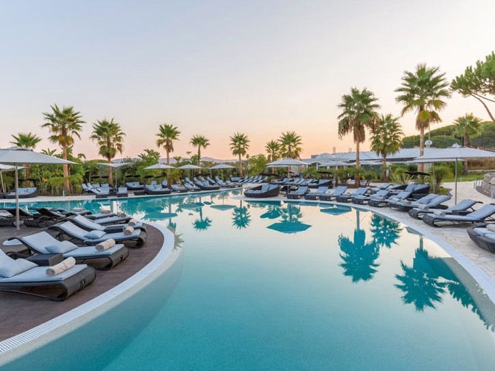 Luxury Hotel Card image