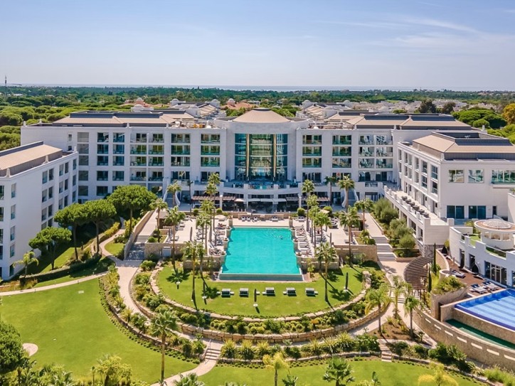 Luxury Hotel Card image