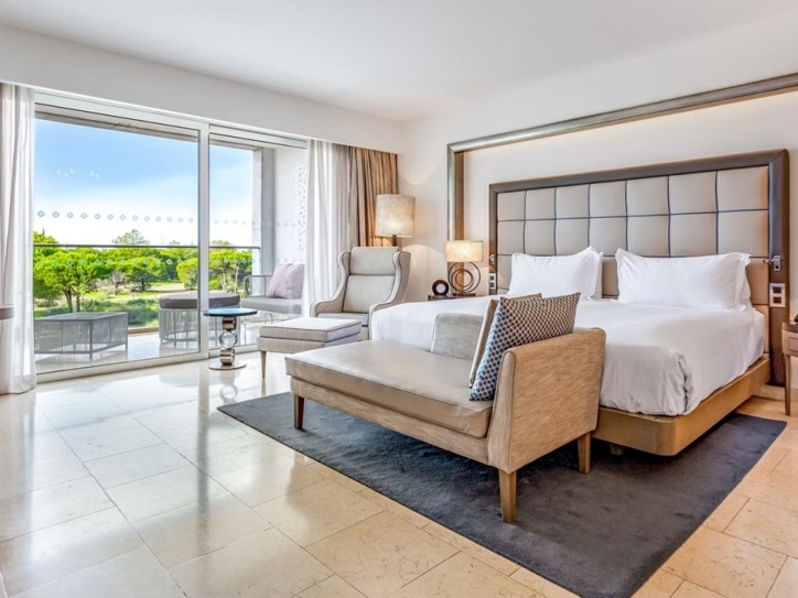 Luxury Hotel Card image