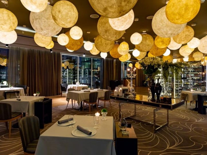 Luxury Hotel Card image