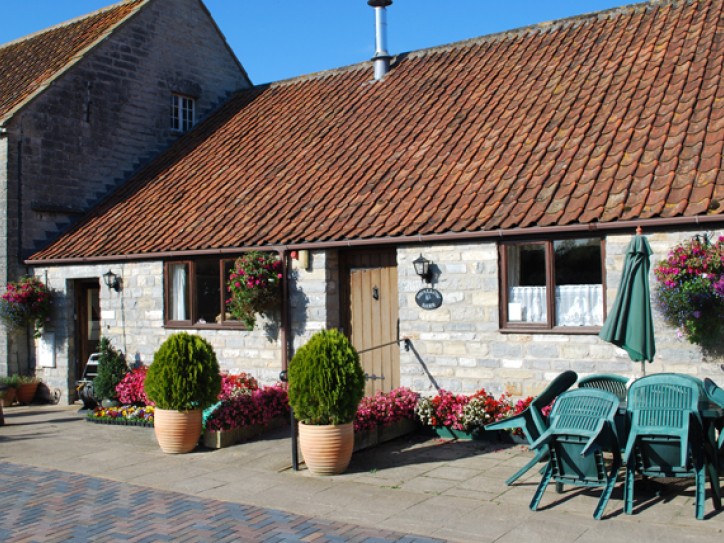 Cosy Barn Conversion with Onsite Tea Rooms Card image