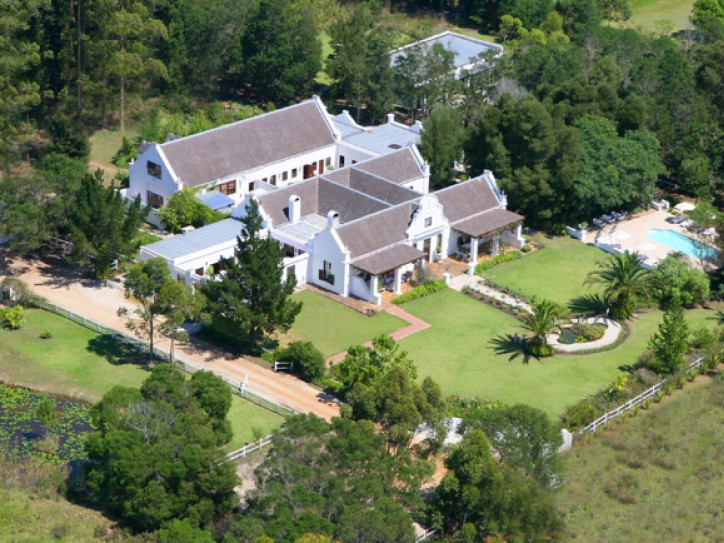 Accessible country lodge house Card image