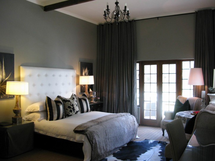 Accessible country lodge house Card image