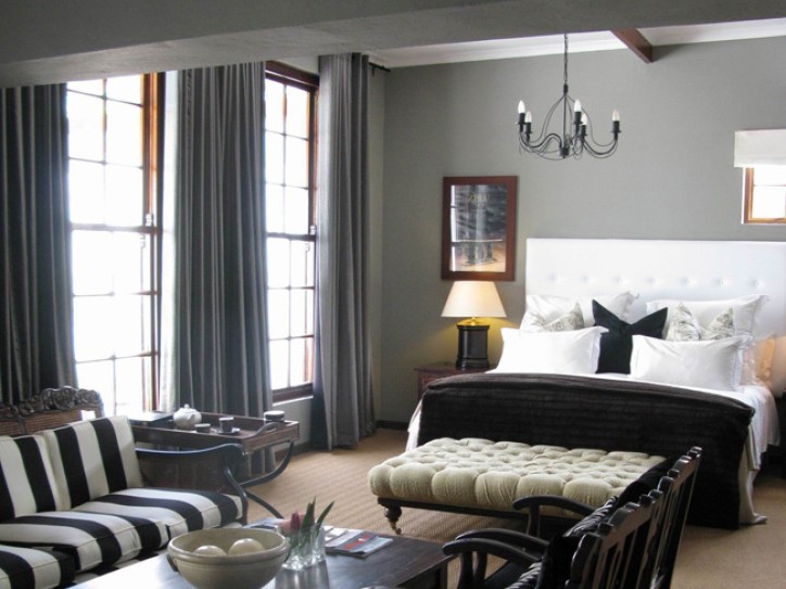 Accessible country lodge house Card image