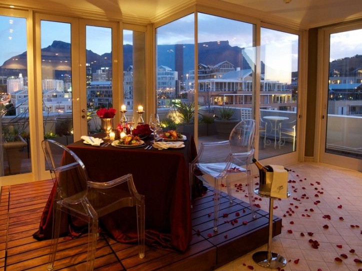 Luxury Harbour hotel Card image