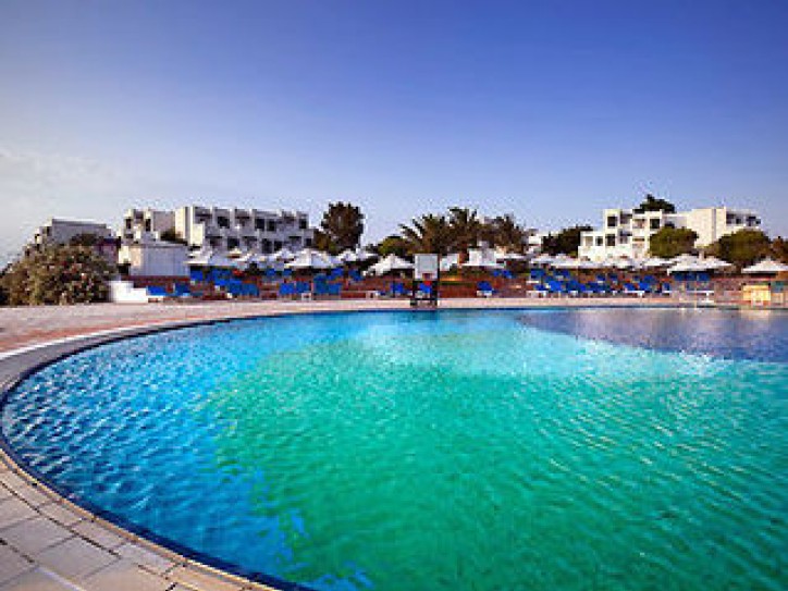 Coastal luxury hotel Card image