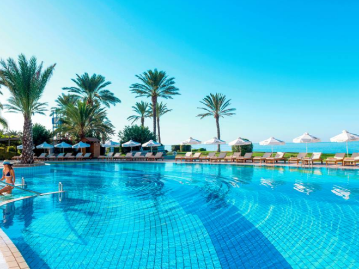Deluxe Beach Hotel Card image