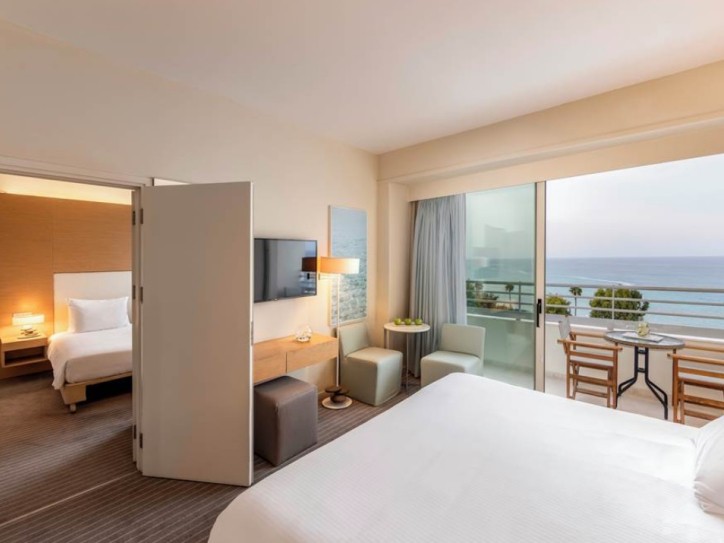 Accessible Bay hotel Card image
