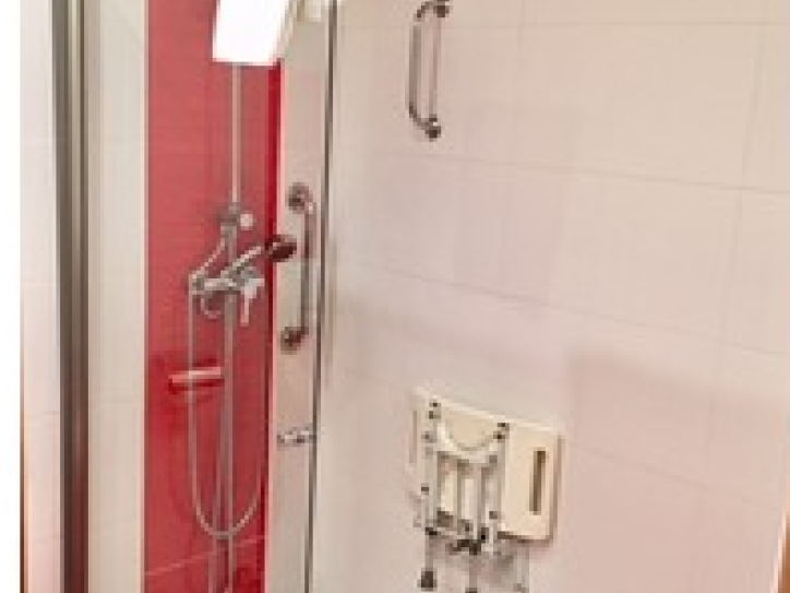 Accessible central hotel Card image