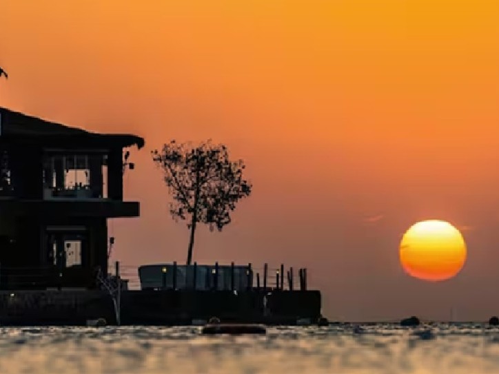Relax by the Sea at Our Accessible Beach Hotel Card image