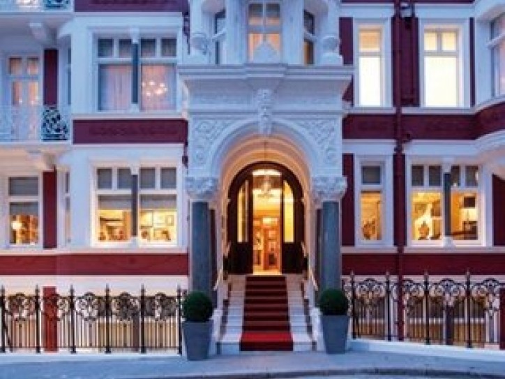 Green Park, Luxury City Hotel Card image