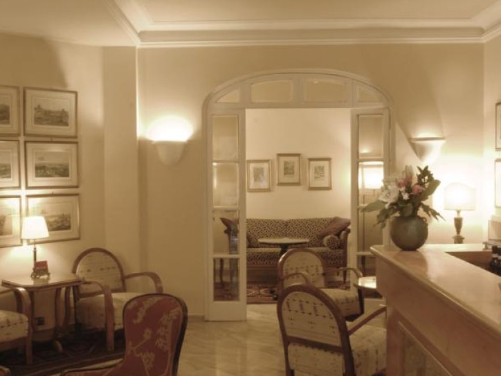 Charming city hotel Card image