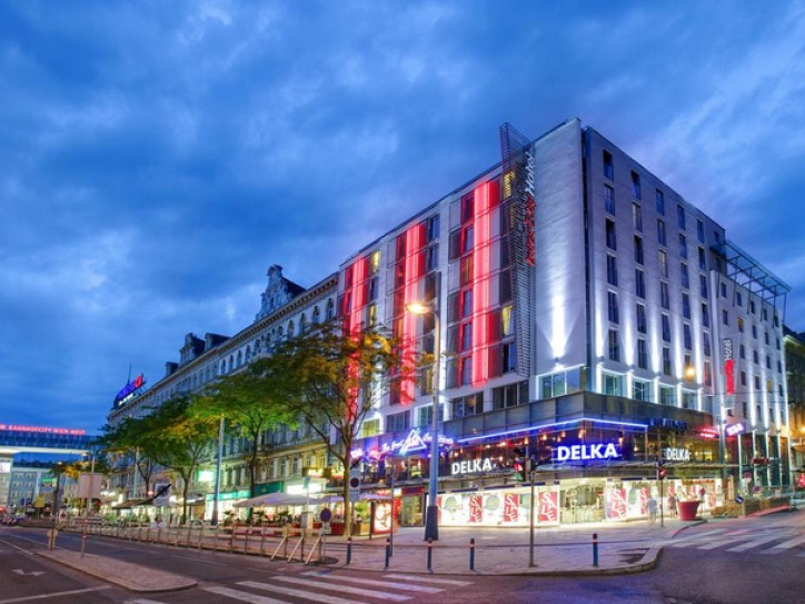 Dynamic City Hotel Card image