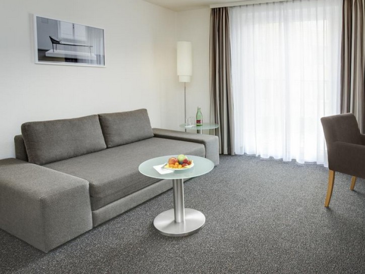 Dynamic City Hotel Card image