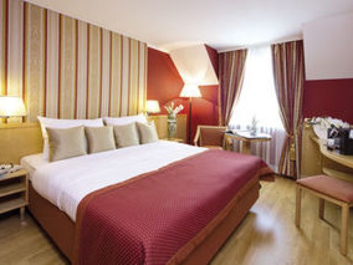 Urban Hotel Card image