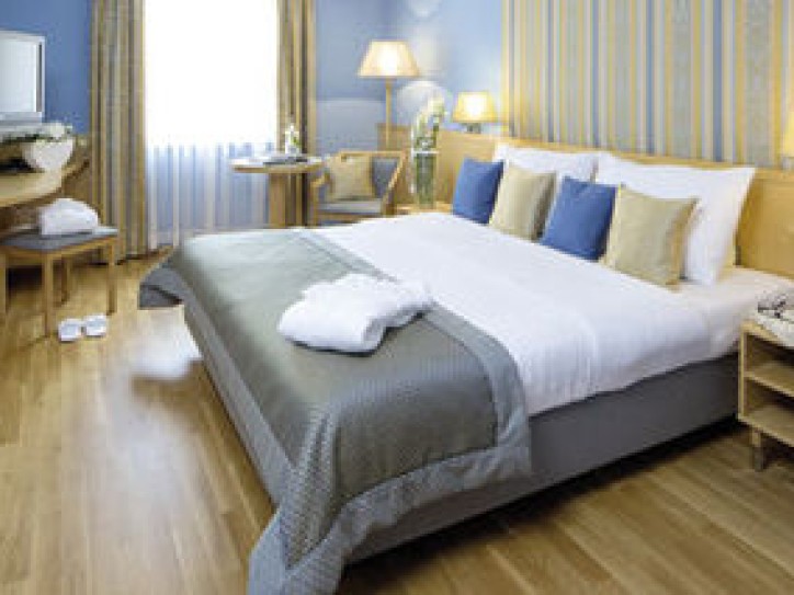 Urban Hotel Card image