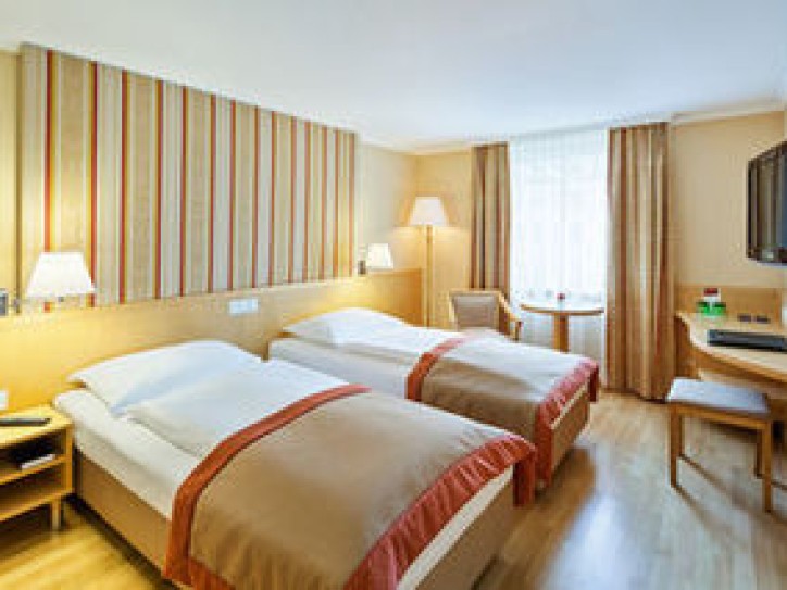 Urban Hotel Card image