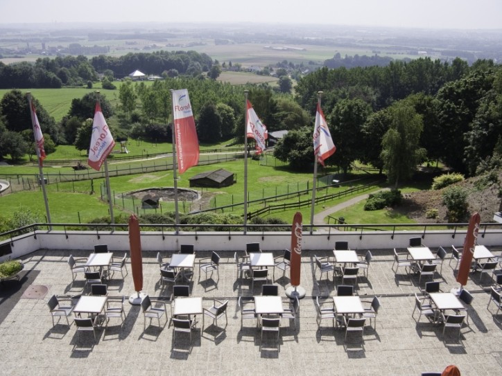 Mont-Saint-Aubert Card image