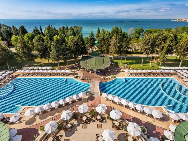 Beachfront hotel Card image