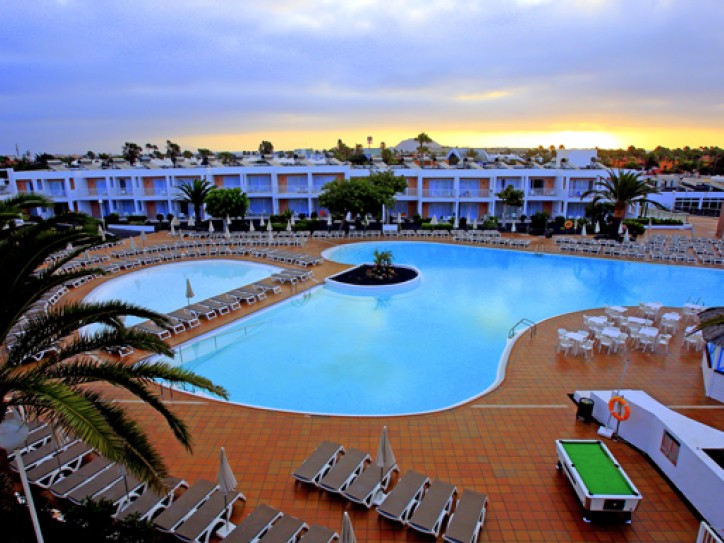 Wheelchair friendly beach hotel Card image