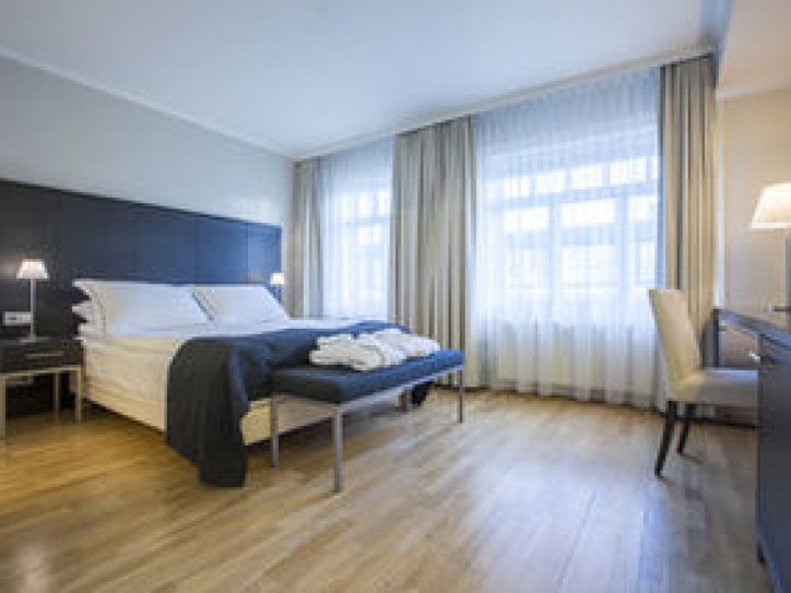 Superior Hotel Card image