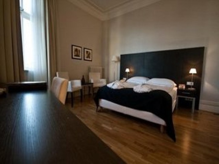 Superior Hotel Card image