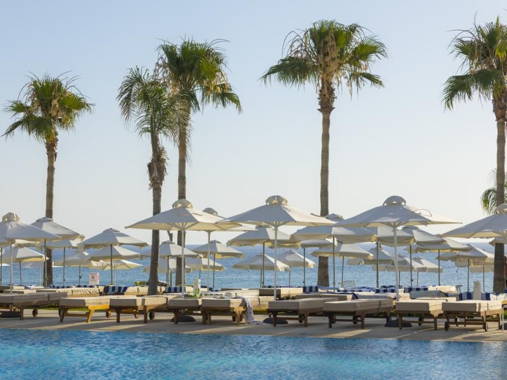Elegant Sea View Hotel Card image