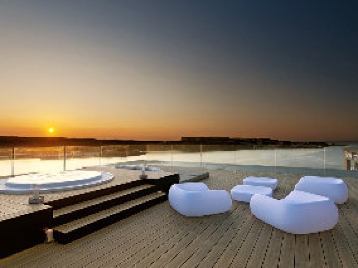 Adults Only Port Hotel Card image