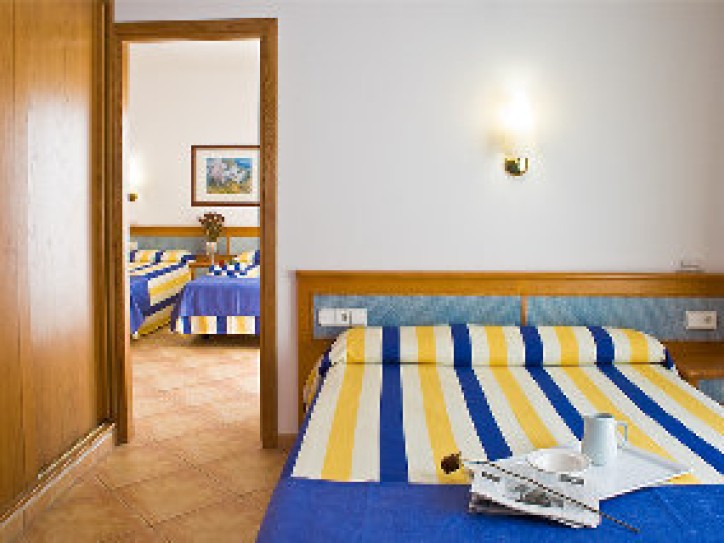Lively Hotel Card image