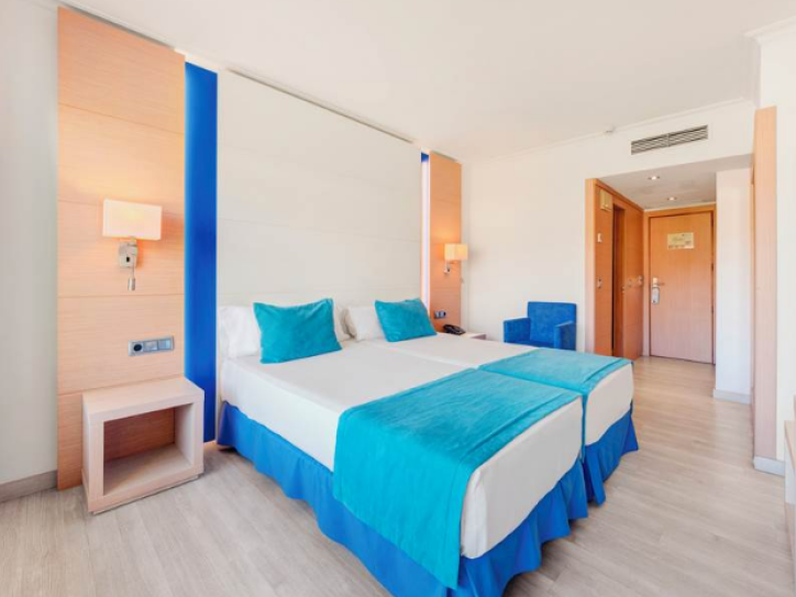 Adults only Hotel Card image