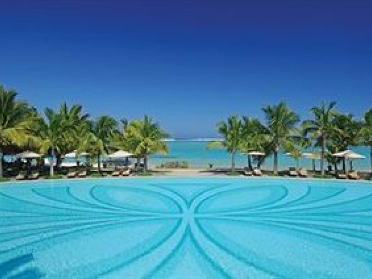 Luxury Family Hotel & Golf Club Card image
