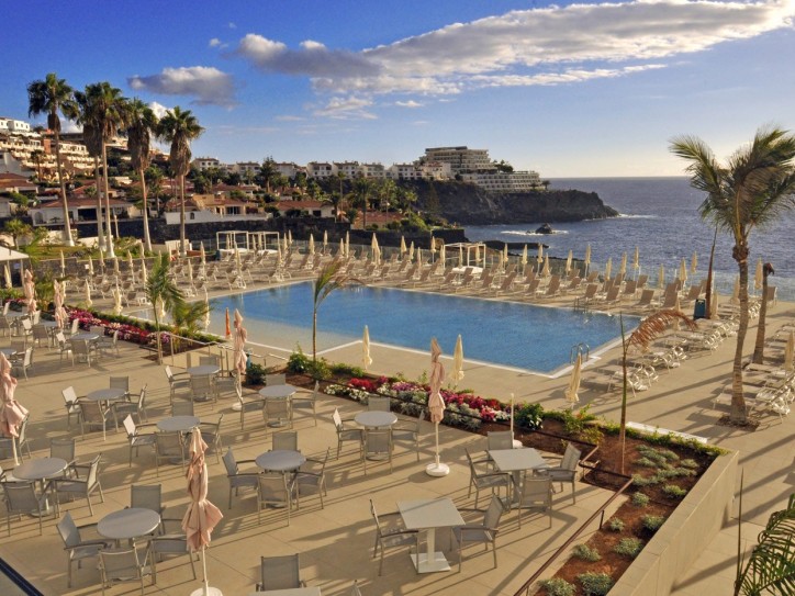 Sea front accessible hotel Card image