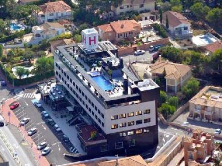 Modern hotel & Spa in Los Balcones Card image