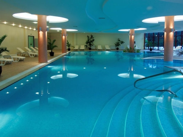 Contemporary Picturesque hotel Card image