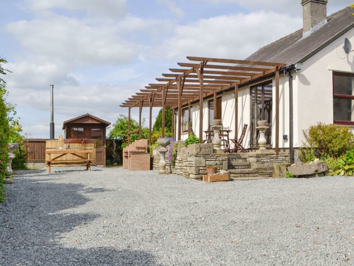 Detached Bungalow in Talgarth, near Hay-on-Wye Card image
