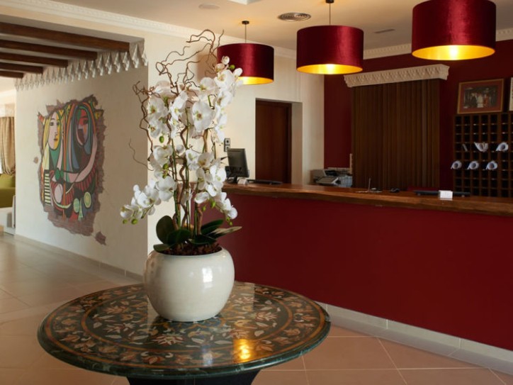 Boutique hotel Card image